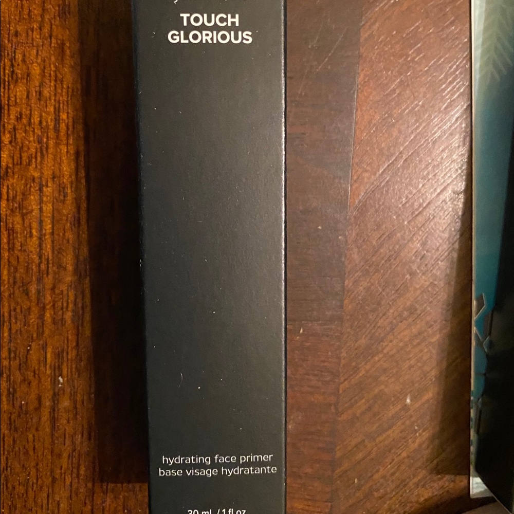 Younique hydrating face primer